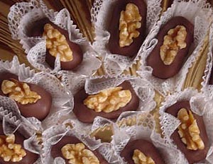 camafeu de nozes com cobertura de chocolate