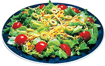 receita de salada com folhas, tomate e cenoura