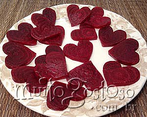 Receita de Beterraba Apaixonada receita de salada de beterraba em formato de coraçao