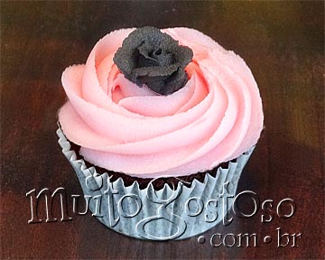 Cupcake com Creme de Morango