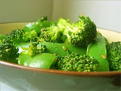 salada de brócolis com pimentão