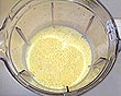 batendo bolo de laranja no liquidificador