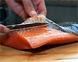 tirando pele de salmão